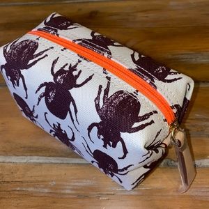 INDIA HICKS BEETLE BAG WINE